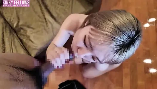Yakın çekim büyük memeli kucaklama mı? Sıfır mesafe basıncı, ipeksi cilt ve tüm kısıtlamayı sakso çeken derin dekolte