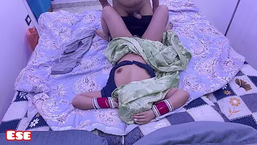 Chachi Ka Kaamsen Badan Dekh Kar Unko Piche Se Pakad Ke Chod Diya