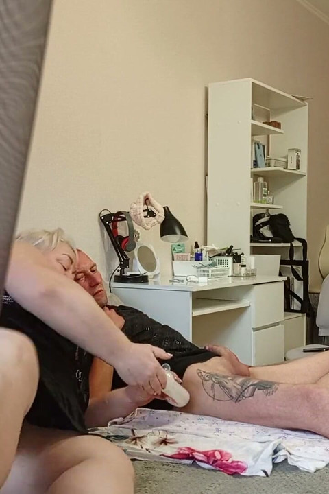 My Girlfriend Pleasures Me by Jerking off My Dick Before Cumming