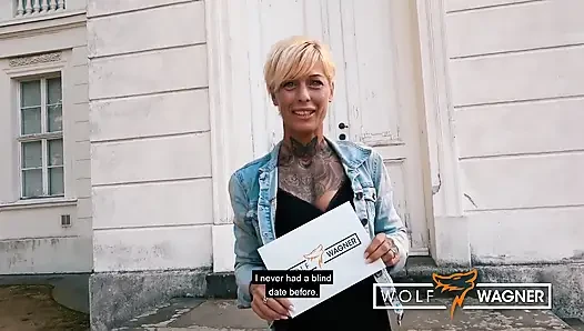 Ateşli yaraksız orta yaşlı seksi kadın Vicky Hundt'ı sikmek kolay! WOlf Wagner