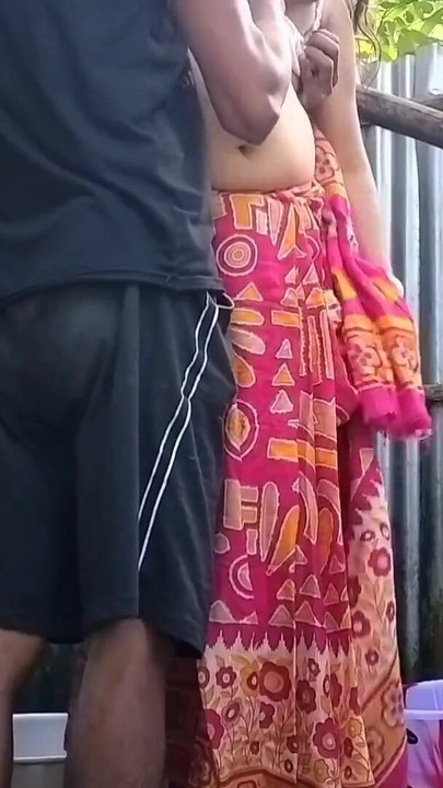 Snažan trenutak iz "Red Saree Village: Seks s udanom ženom (službeni video Villagesex91)"