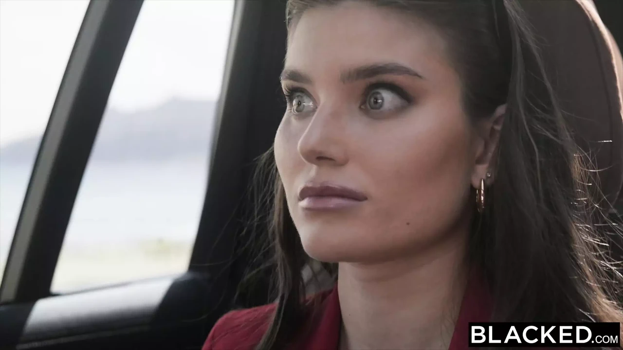 Blacked - 漂亮的Stefany在大黑屌群交派对上被双插