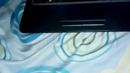 Desi anamika Mastürbasyon üzerinde yatak