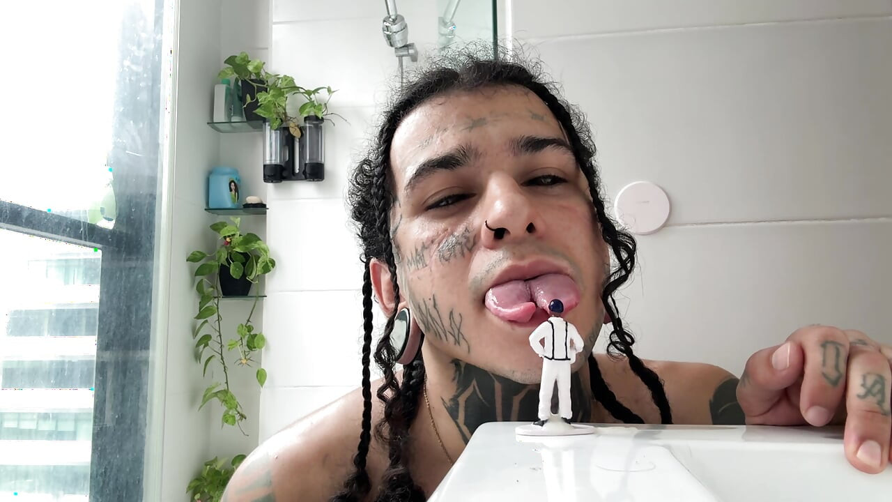 Div završava vježbanje i pred malim čovjekom