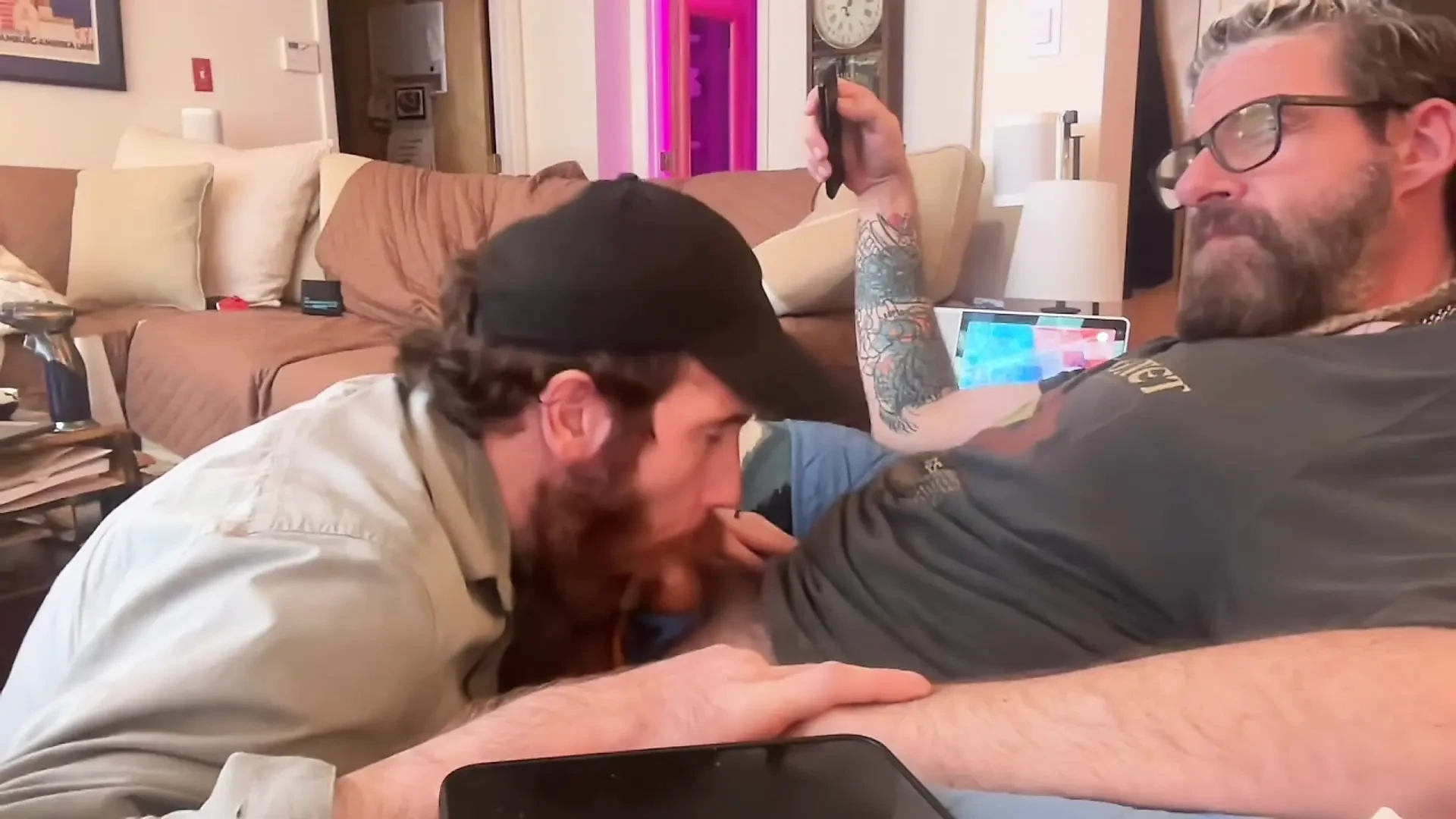 Boquete tarde da noite para marido engolir porra