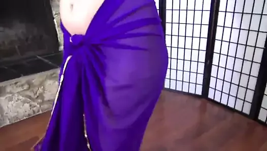 Valentina Nappi faz bondage dança do ventre