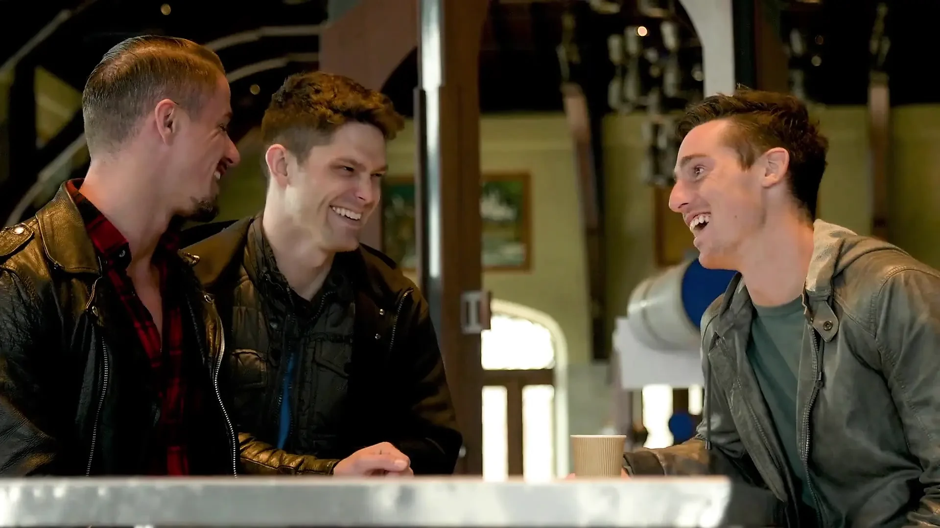 FalconStudios - Steven Lee hooks up with Montreal hunk