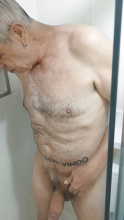 WALTER GUESS -  SOLO NO BANHO GOZANDO GOSTOSO
