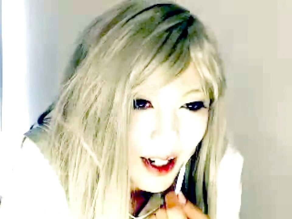 Miina Miina, 29, blonde high school girl in sailor uniform, Miina Miina, it's sticking out
