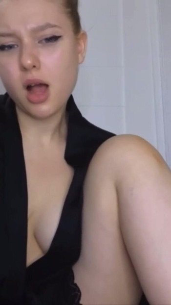Zapanjujući trenutak iz "First time anal fingering"