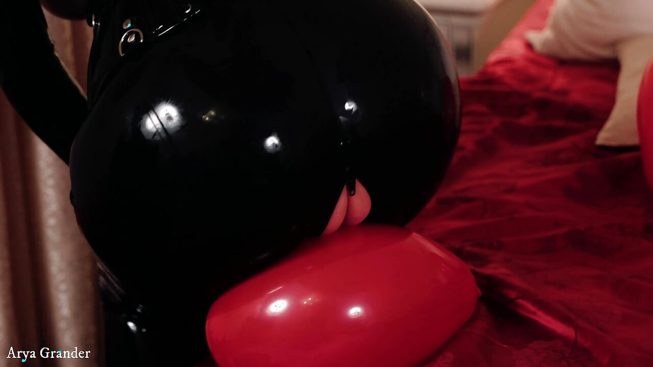 Latex rubber Looner MILF masturbate with pierced pussy and air balloons