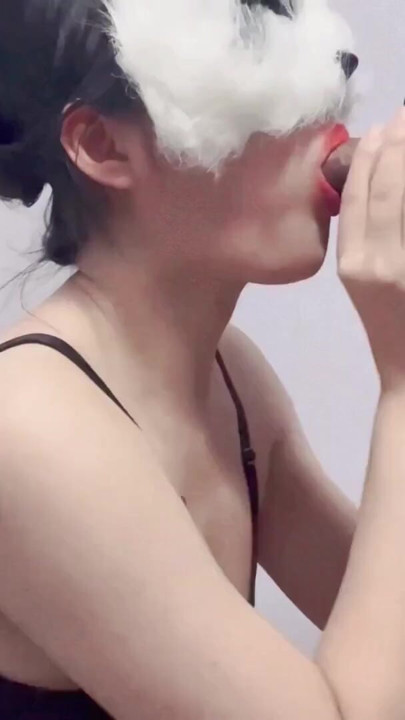She gave me a blowjob after a while of persuasion that made me cum a lot | Clip 1
