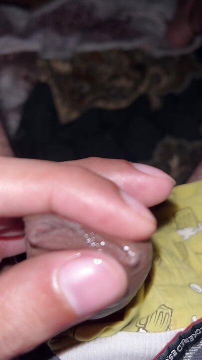 Pre cum mokrego niechlujnego kutasa