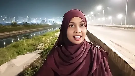 Outdhoor hijabs gril auf der straße wach und schmutziges reden und schönes gesicht, echtes sexvideo, genießen sie mein-video