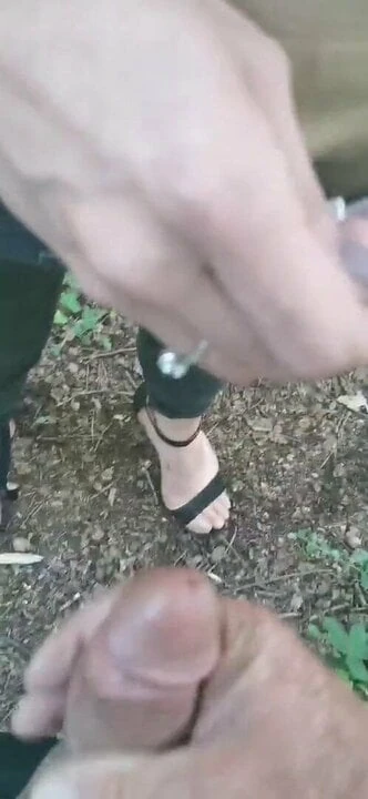 wank outdoor with young tranny