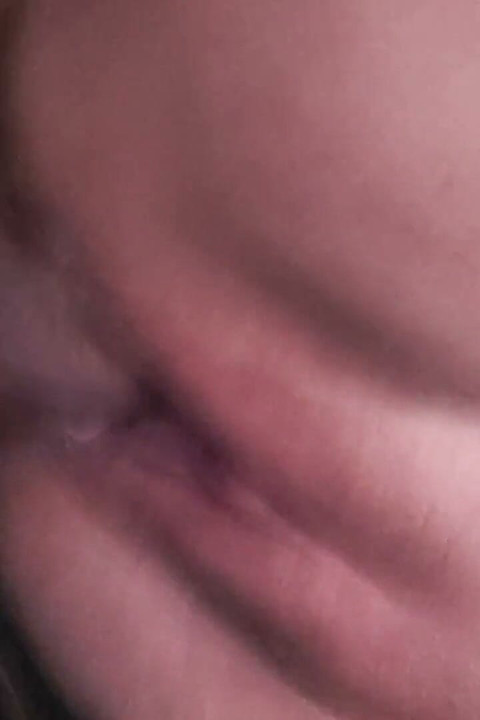 Cewek sange ini dientot habis-habisan sama kontol besar pria kulit hitam sampai dicrot di dalam sambil ditonton suami