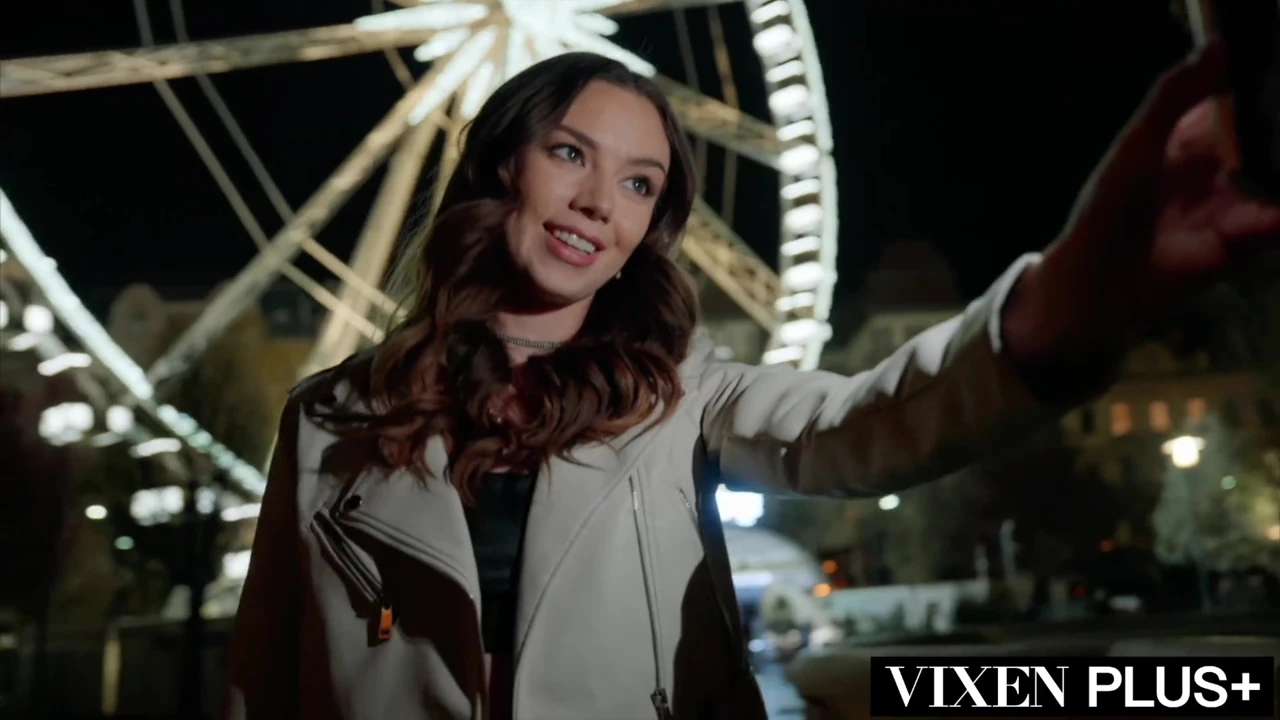 Vixenplus sarışın ateşli evli kadın Emily Jade büyük zenci tarafından dölleniyor