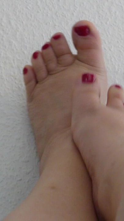 Teasing YOU with my BBW feet and toes