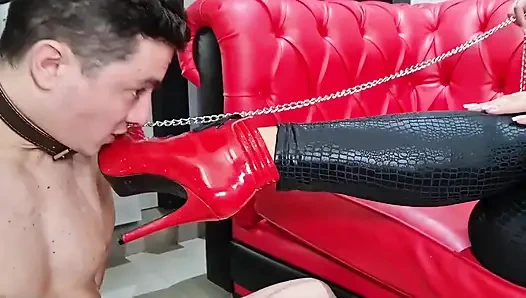 Pathethische fußsklavin stiefelanbetung und training