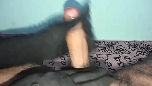 Gadis muslim India berhijab lagi asik nyepong kontol sampai dicrot di dalam