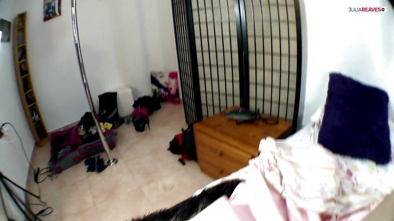 توم لديه صديقة نردية وينيكها أمام كاميرا الفيديو