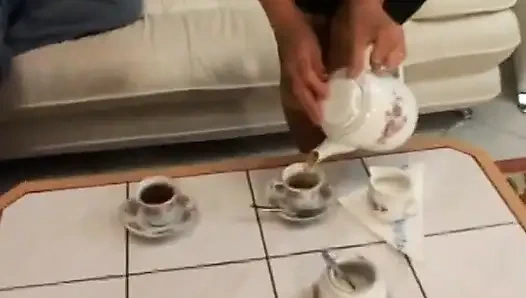 Зрелая крошка-блондинка знает, как угодить этому молодому мужчине