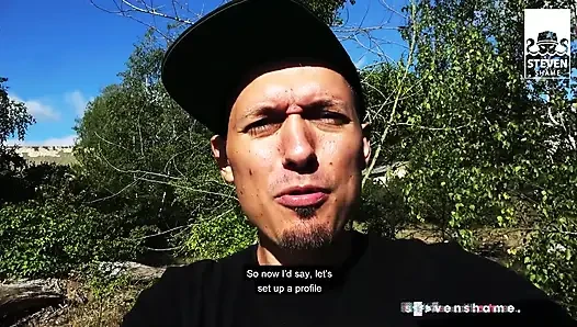 Şişman Alman piliç Ashley Cumstar büyük sahte göğüslerini emmesine izin veriyor! StevenShame