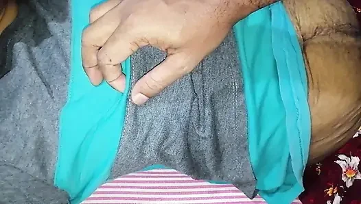 Behaarte muschi desi dorfmädchen körper necken