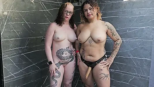 SEPASANG TEMAN BERGABUNG UNTUK BERHUBUNGAN SEKS