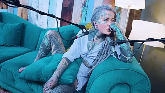 Ich spreche über H - Glück - ASMR podcast SFW spricht goth dünnes mädchen dreadlocks tattoo-modell inked mädchen