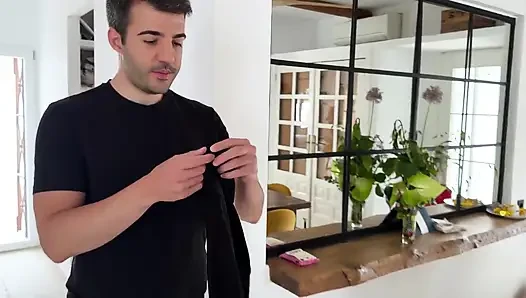 Госпожа Kylie Домина для связанной шлюшки столы повернуть, нижняя наслаждается игрой с ее ступнями, поклоняется ее киске