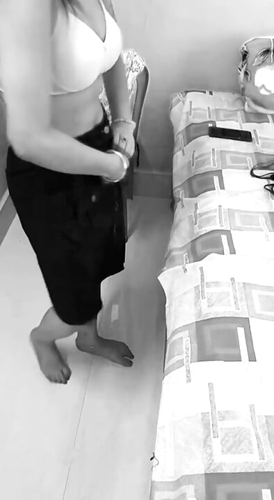 Mala polusestra postaje seksualna nakaza kao njen polu brat