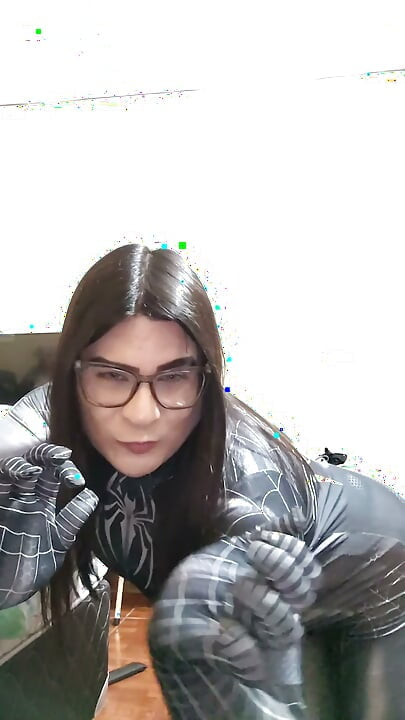 Děvka ve cosplayi Spidermana a Venoma