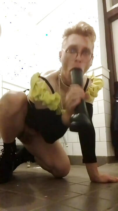 Het Sissy Fag Whiteboi Jes offentlig BBC Dildo