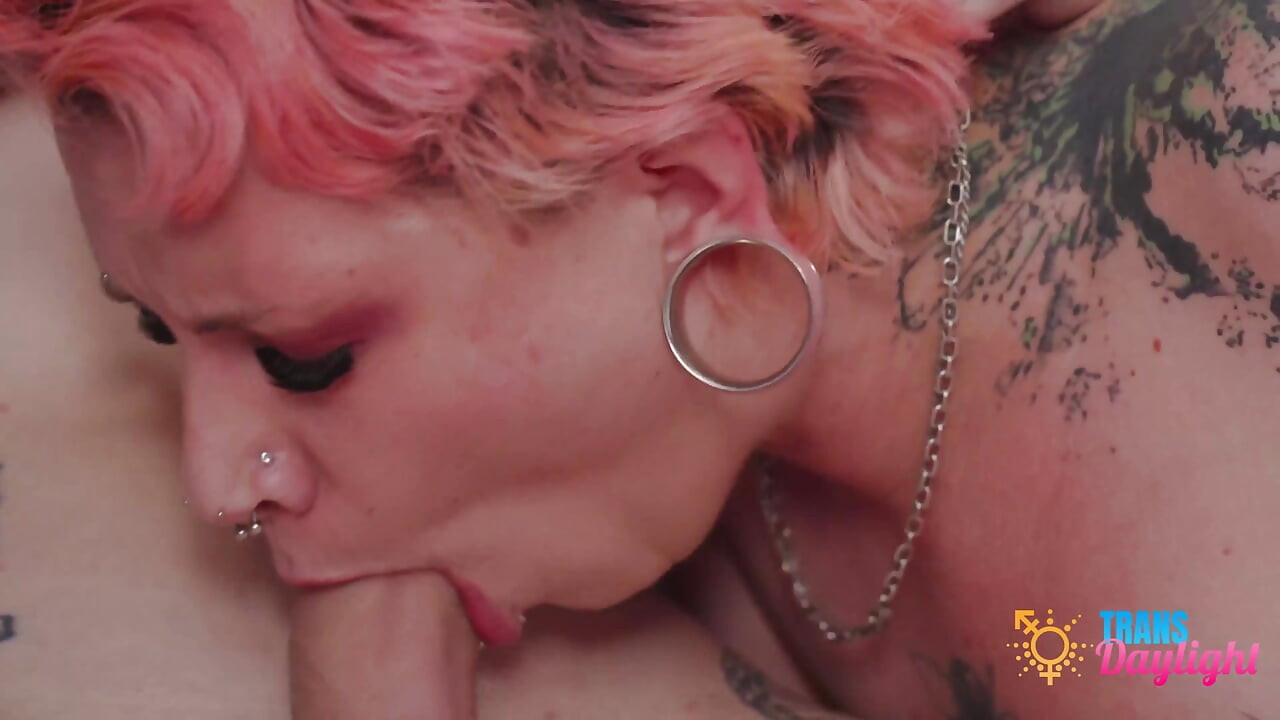 Viviana Rose's Romantic Bareback Encounter with Randi Cheeks