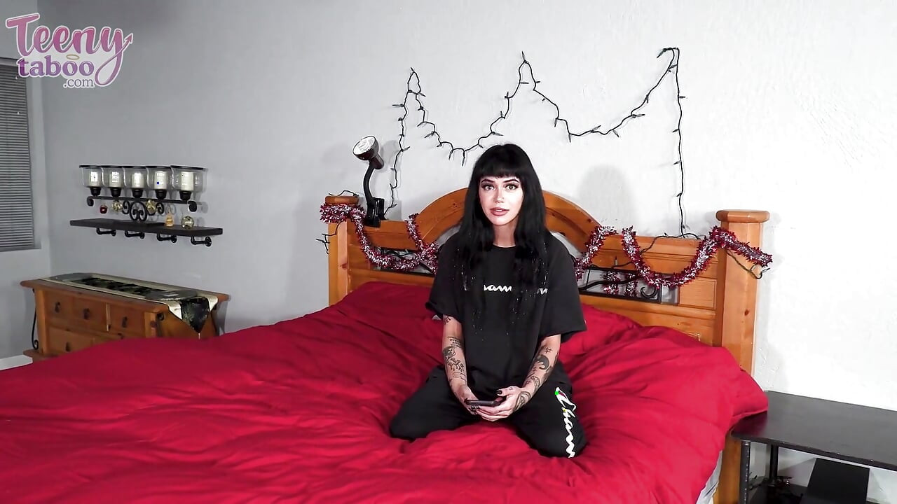 Aurora Anarchy Likes to Dress up for Her Dom