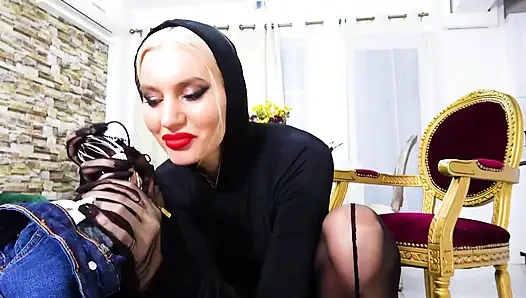 Bekaret eğitimi ve külotlu çorap ayakla muamele