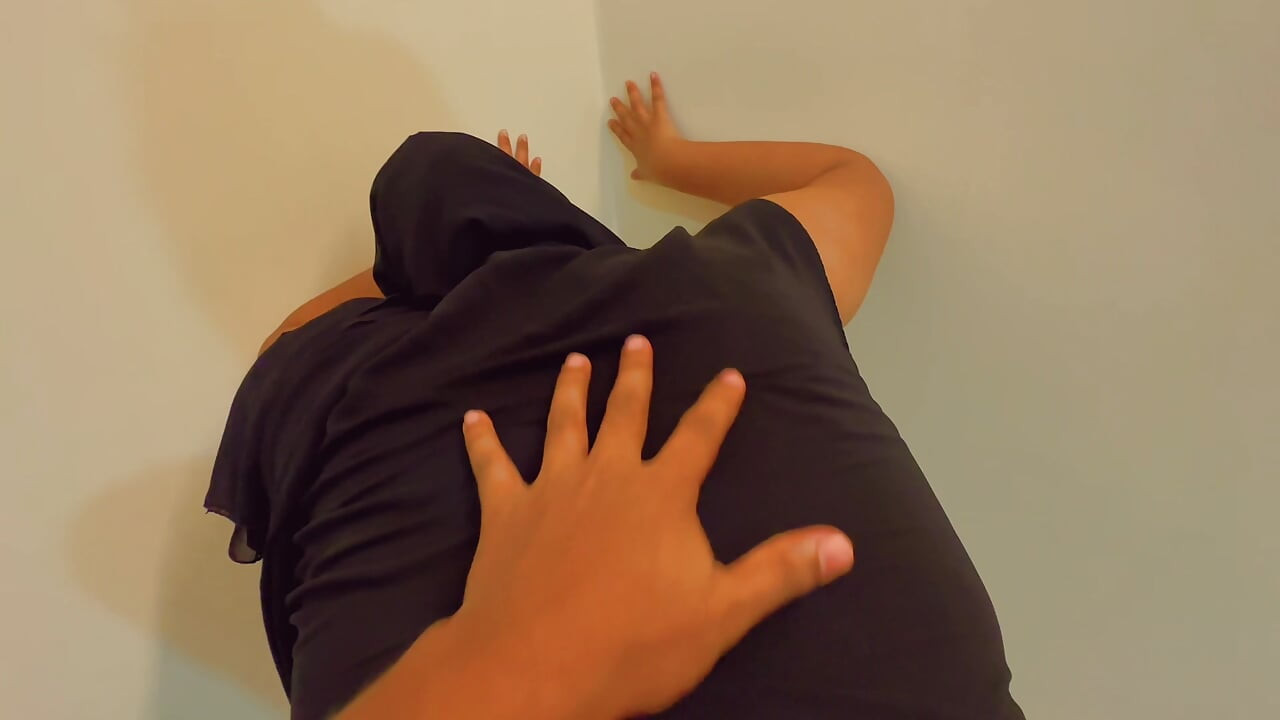 I Fuck My Arab Hot Maid in Saudi Arab!