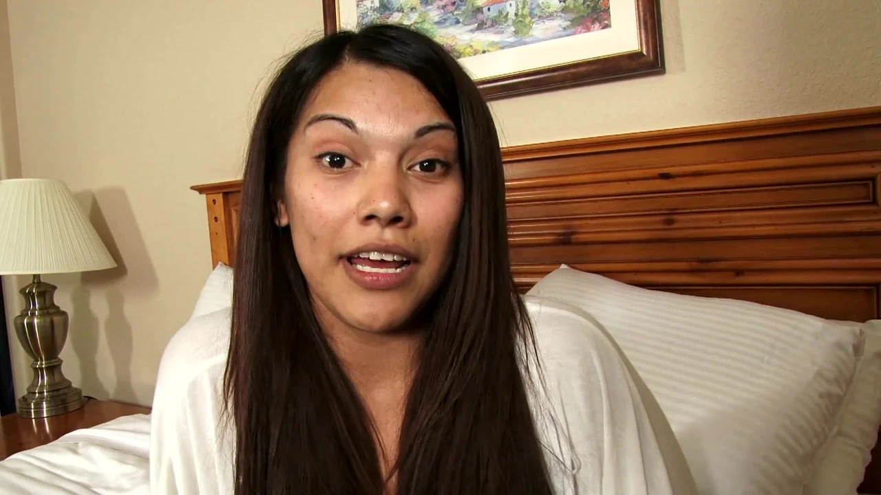 SEX TOURIST WITH SMALL COCK MAKES HER LAUGH