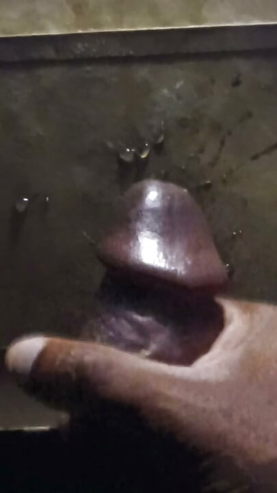 Virgen masturbándose su BBC en una tienda - Pre Corrida