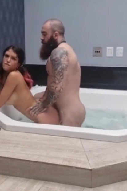 Cum and Squirt, He Fucked Me in the Bathtub