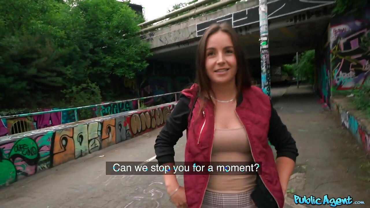 Public Agent - Lenna Ross Gets Pa'id to Take a Hot Facial