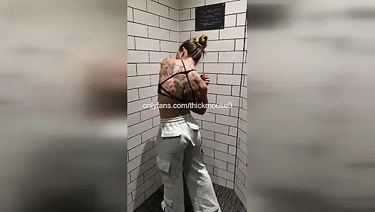 PUSSY FLASH - TEEN'S YOGA ROUTINE GOES WRONG