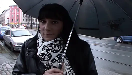 Büyük götlü Alman orta yaşlı seksi kadın büyük bir boşalmaya kadar yarağa biniyor