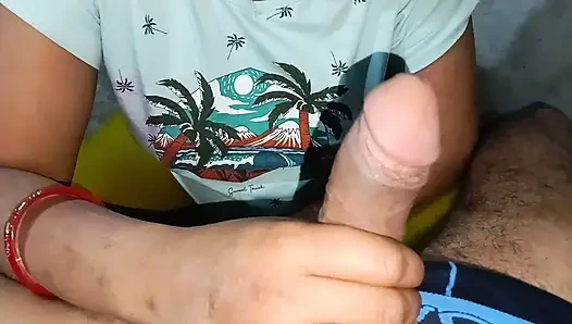 Ağzına boşalma Hintli yenge büyük siyah yarağı emiyor yüzünü sikiyor oral seks sakso videosu