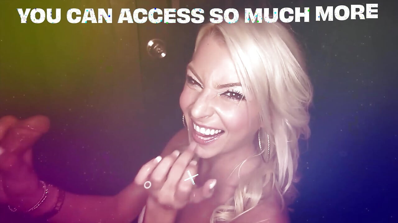 GLORYHOLE SECRETS - Satine Summers elsker å suge kuk på Gloryhole