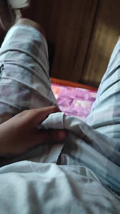 Handjob in Bed for solo pleasure