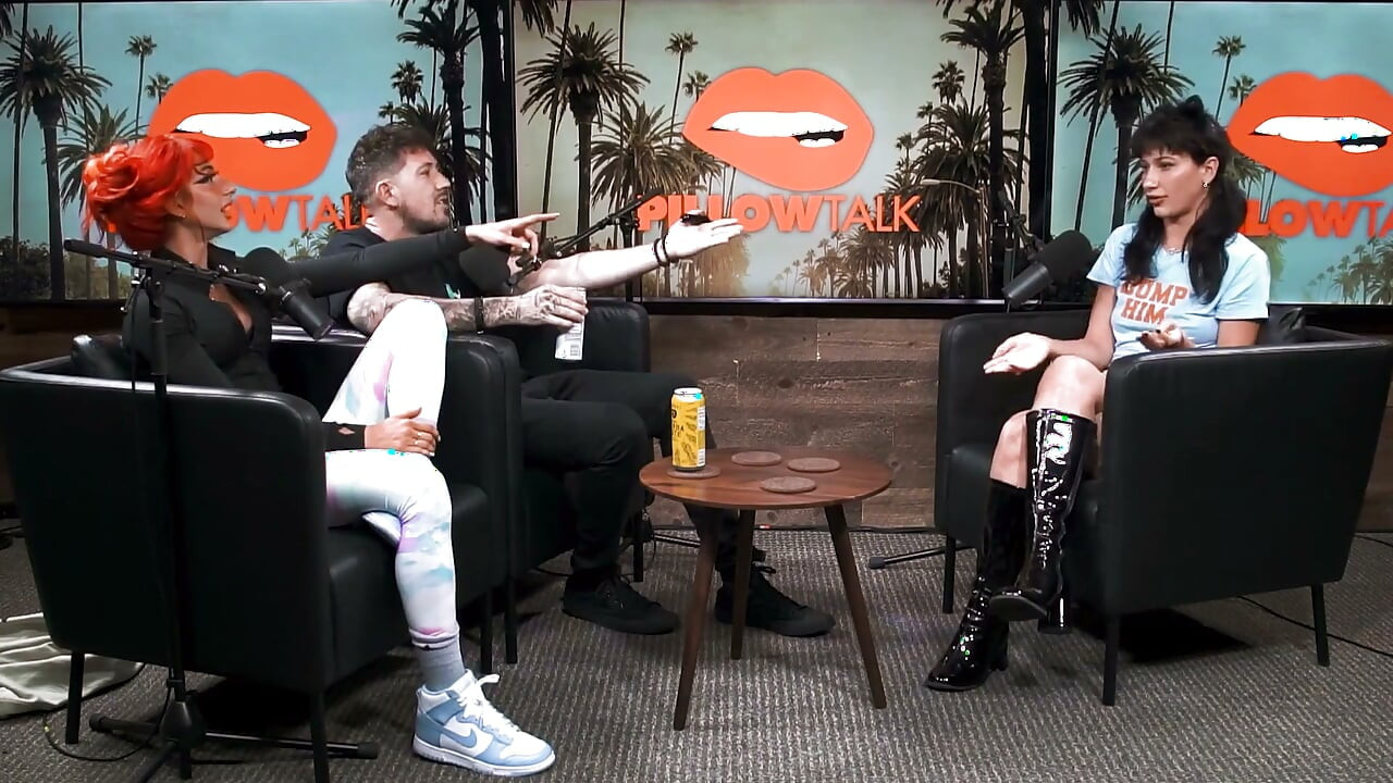 Lexy Panterra wstrząsa tyłkiem w Studio Podcastów!