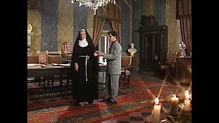Französische Nonne wird in den Arsch gefickt, auf 4k hochskaliert