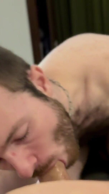 Uzbudljiv trenutak iz "Pušim veliki medvjeđi kurac"